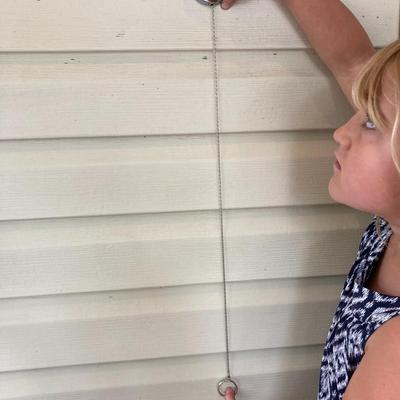 Key Holder with 23" retractable chain