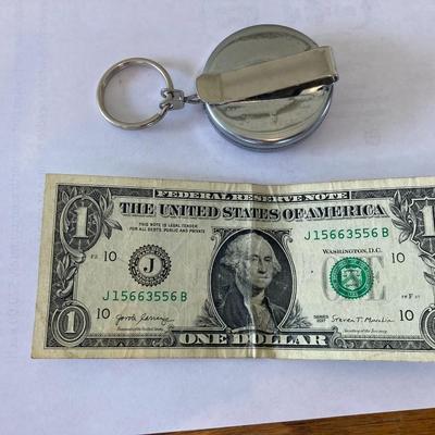Key Holder with 23" retractable chain
