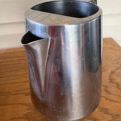 Stainless steel pitcher 18 gauge 