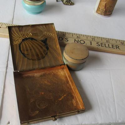 Lot 491: Lady's Junk Drawer Lot