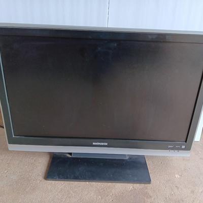 Magnavox HDTV Dolby Digital 32" Television / TV  with remote control