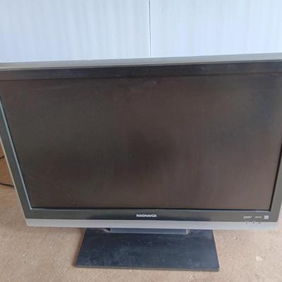 Magnavox HDTV Dolby Digital 32" Television / TV  with remote control