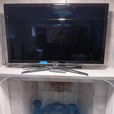 45" Samsung Flat Screen TV