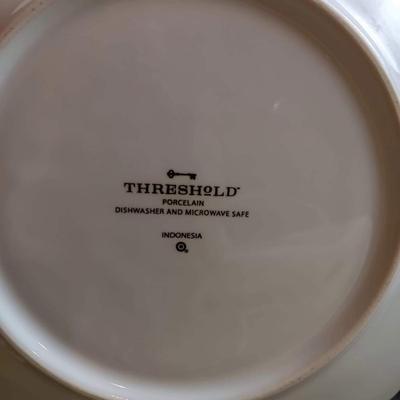 16 Threshhold Target Square White Plates