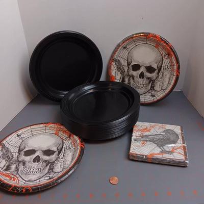 Skull Paper Plate Bundle