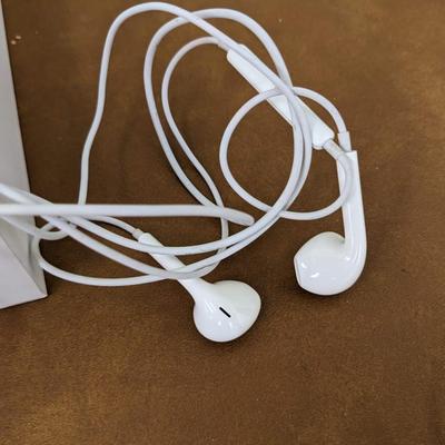 Apple Laptop Power Cord & Headphones