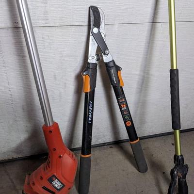Black + Decker Electric Trimmer, Clippers, and Hose Attachment