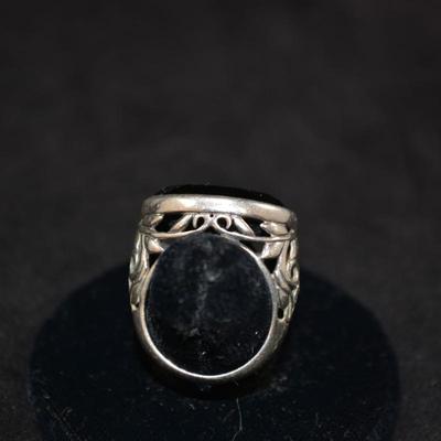 925 Sterling Oval Filigree Ring with Black Stone Setting Size 6.5 8.0g