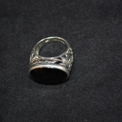925 Sterling Oval Filigree Ring with Black Stone Setting Size 6.5 8.0g
