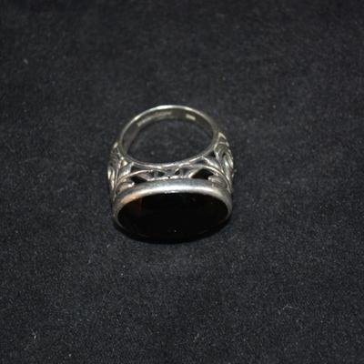 925 Sterling Oval Filigree Ring with Black Stone Setting Size 6.5 8.0g