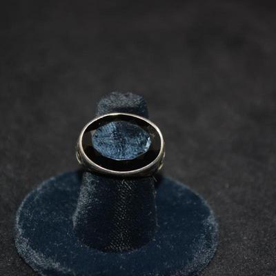 925 Sterling Oval Filigree Ring with Black Stone Setting Size 6.5 8.0g