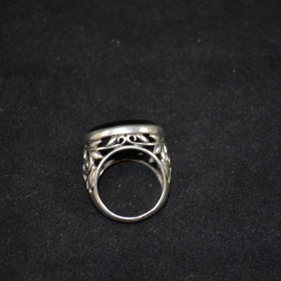 925 Sterling Oval Filigree Ring with Black Stone Setting Size 6.5 8.0g