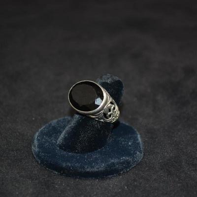 925 Sterling Oval Filigree Ring with Black Stone Setting Size 6.5 8.0g