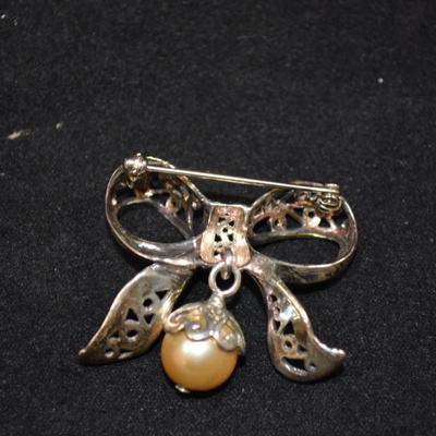 Sterling Bow Pin with Faux Pearl 9.0g