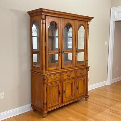 UNIVERSAL FURNITURE ~ Inlaid Lighted China Cabinet