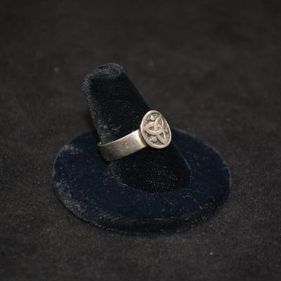 925 Sterling Celtic Trinity Knot Ring Size 9 5.0g