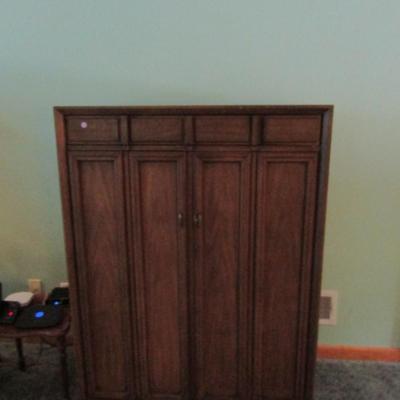 Solid Wood Tall Dresser (No Contents)- Approx 40