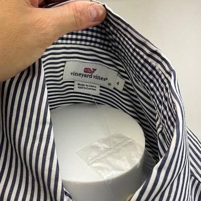 Lot 1564. Vineyard Vines Blue/White Striped Button Front Top NWT