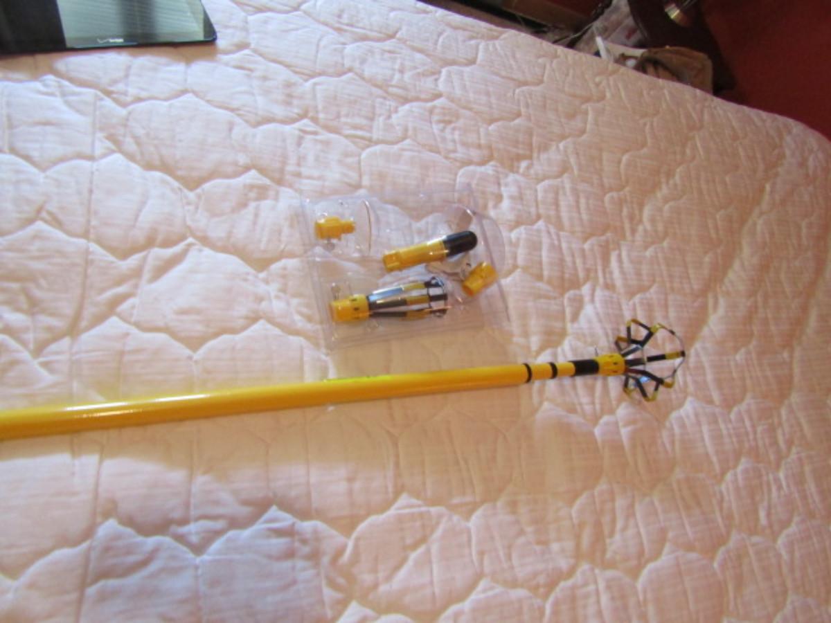 Light Bulb Changer Kit with Telescoping Pole