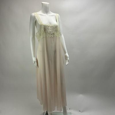 Lot 1586. Verbena Nightgown & Bath Robe Set ( pale pink & ivory )