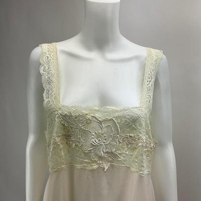 Lot 1586. Verbena Nightgown & Bath Robe Set ( pale pink & ivory )