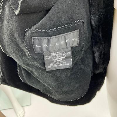 Lot 1593  Gallery Leather / Suede Coat