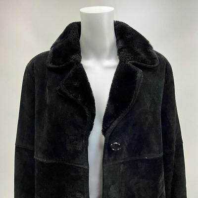Lot 1593  Gallery Leather / Suede Coat