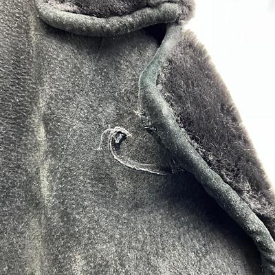 Lot 1593  Gallery Leather / Suede Coat