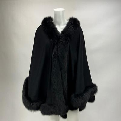 Lot 1599. Black Cape with Fur Trim ( one-size )