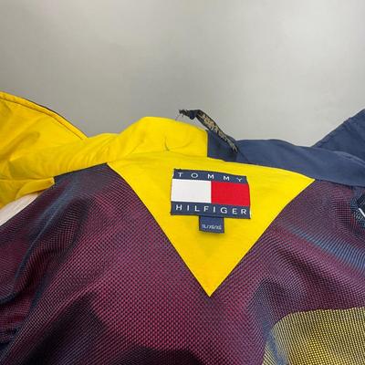 Lot 611 Tommy Hilfiger Sailing Gear /Fowl Weather Gear Jacket ( Size Menâ€™s XL )