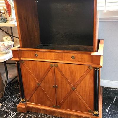 Lot #96  Vintage TV Cabinet w/Motor that raises TV - WORKS