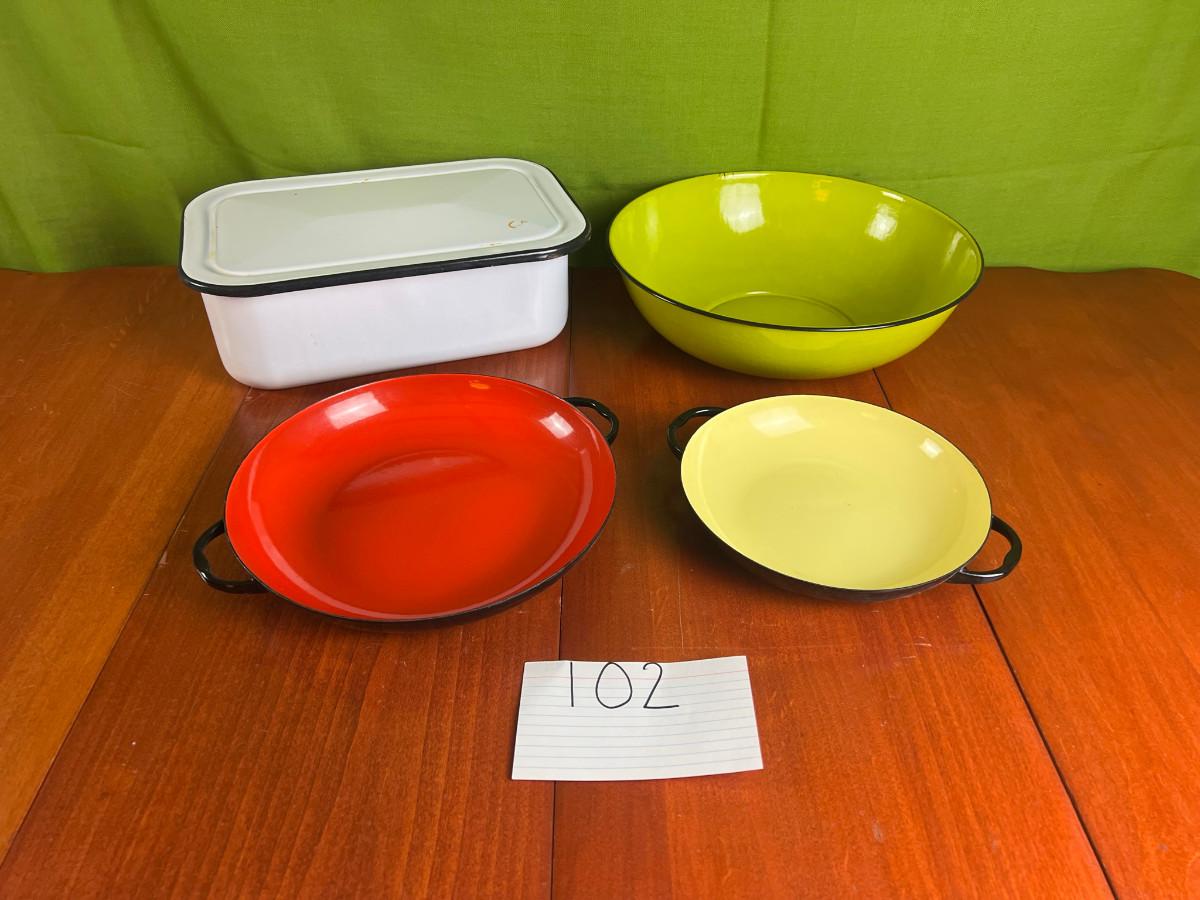 4 METAL BOWLS