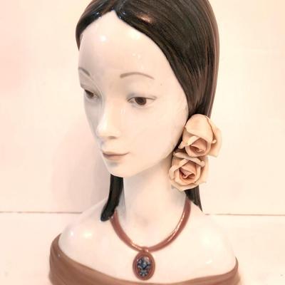 Lot #98  LLADRO Figure - "Maja Head"