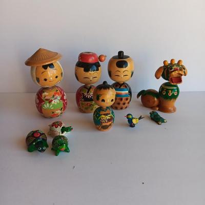Bobble - head family with pets! Papa Bob, Momma Bob, Baby Bob, Grandma Bob, dog Bob, turtle Bob family, little birdie bob, and non-bob Frog.
