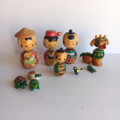 Bobble - head family with pets! Papa Bob, Momma Bob, Baby Bob, Grandma Bob, dog Bob, turtle Bob family, little birdie bob, and non-bob Frog.