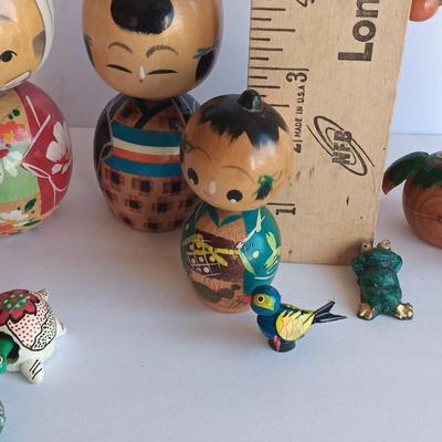 Bobble - head family with pets! Papa Bob, Momma Bob, Baby Bob, Grandma Bob, dog Bob, turtle Bob family, little birdie bob, and non-bob Frog.