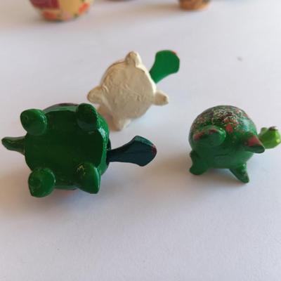 Bobble - head family with pets! Papa Bob, Momma Bob, Baby Bob, Grandma Bob, dog Bob, turtle Bob family, little birdie bob, and non-bob Frog.