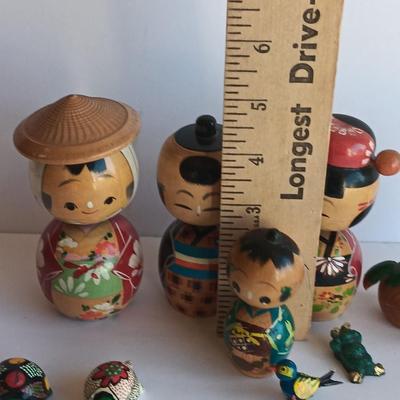 Bobble - head family with pets! Papa Bob, Momma Bob, Baby Bob, Grandma Bob, dog Bob, turtle Bob family, little birdie bob, and non-bob Frog.