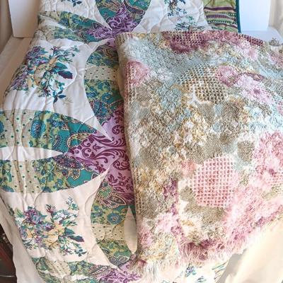 King sized Better Homes Bedspread / quilt with Small reversible design throw blanket.