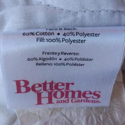 King sized Better Homes Bedspread / quilt with Small reversible design throw blanket.