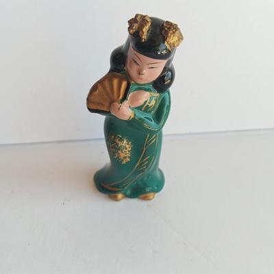 Vintage Empire Japan Oriental salt and Pepper shakers - people