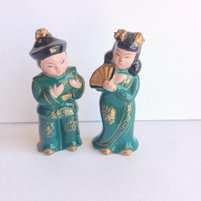 Vintage Empire Japan Oriental salt and Pepper shakers - people