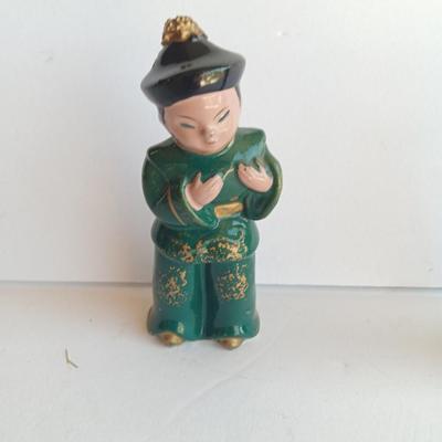Vintage Empire Japan Oriental salt and Pepper shakers - people