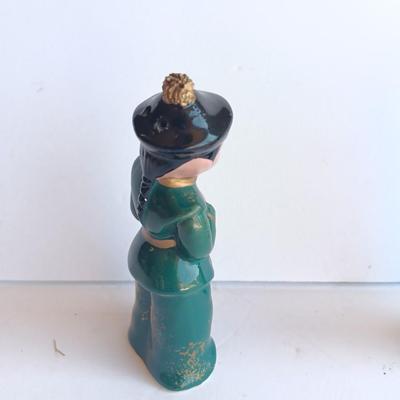 Vintage Empire Japan Oriental salt and Pepper shakers - people