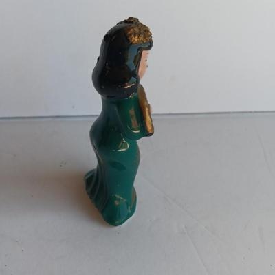 Vintage Empire Japan Oriental salt and Pepper shakers - people