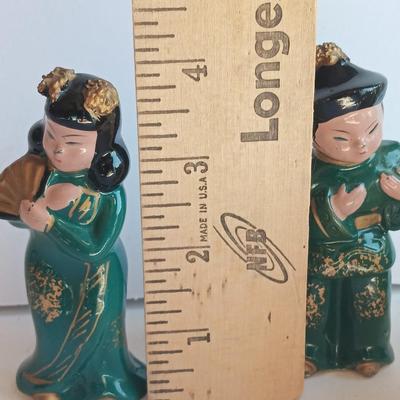 Vintage Empire Japan Oriental salt and Pepper shakers - people
