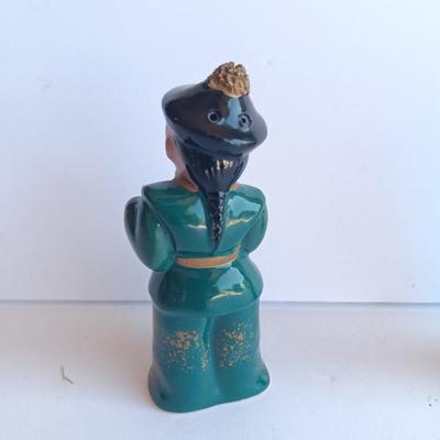 Vintage Empire Japan Oriental salt and Pepper shakers - people