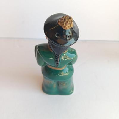 Vintage Empire Japan Oriental salt and Pepper shakers - people