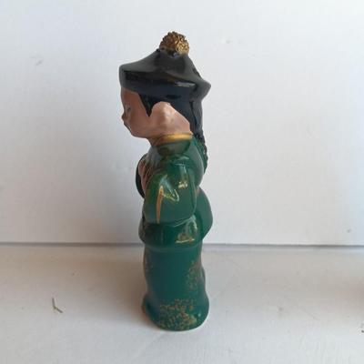 Vintage Empire Japan Oriental salt and Pepper shakers - people