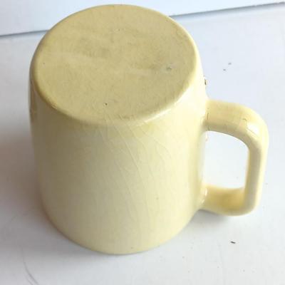 Dave mug with pig on front and frog inside with two frog figures